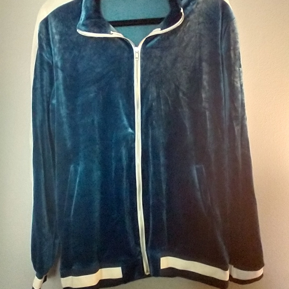 Men's teal colored velour sweat suit. Size XL.